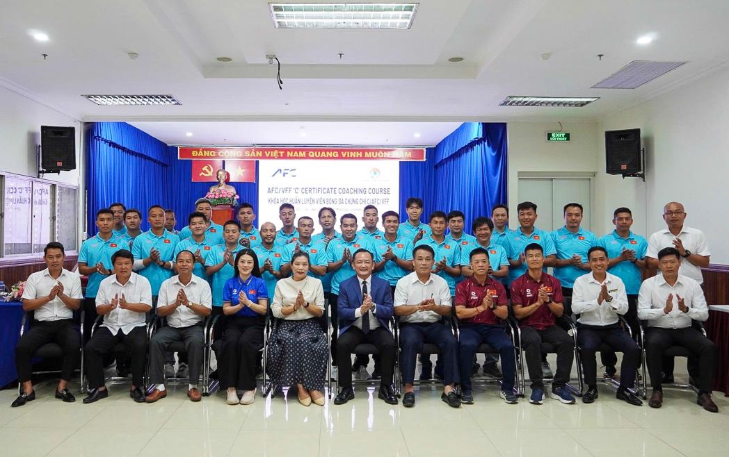 Cập nhật khóa học HLV bóng đá C/AFC/VFF khẳng định sự phát triển tại Việt Nam