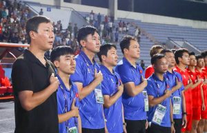 CĐV Thái Lan náo nhiệt khi trợ lý Kim Sang Sik dẫn dắt CLB Thai League
