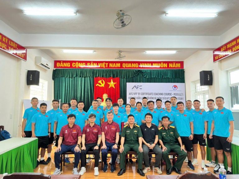 Cựu tuyển thủ ĐT Việt Nam tham gia khóa học huấn luyện viên AFC/VFF