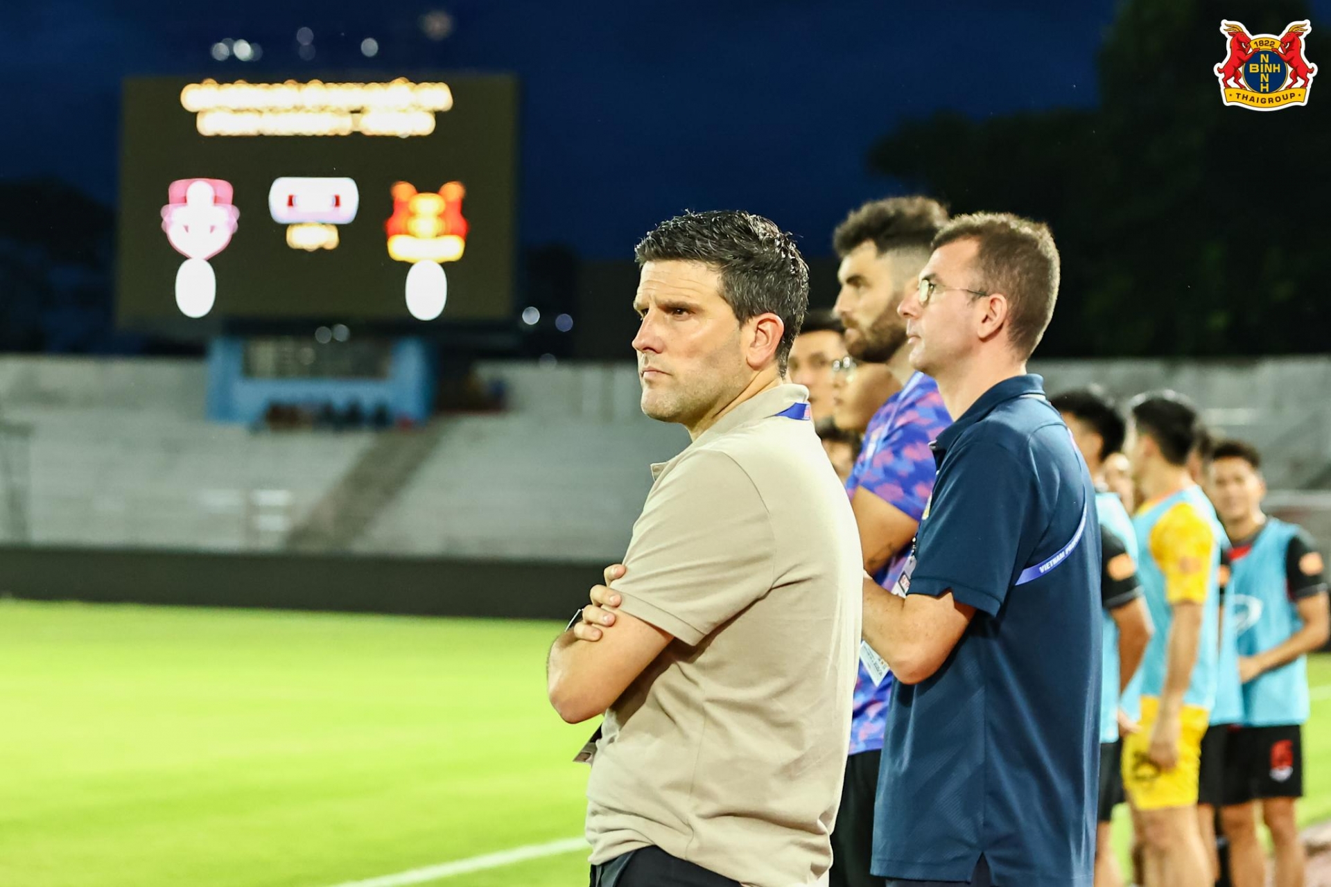 HLV Gerard Albadalejo ca ngợi sức mạnh của CLB Hải Phòng