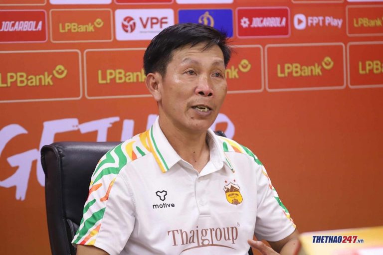 HLV HAGL tiết lộ lý do thần đồng 17 tuổi vắng mặt ở trận đấu