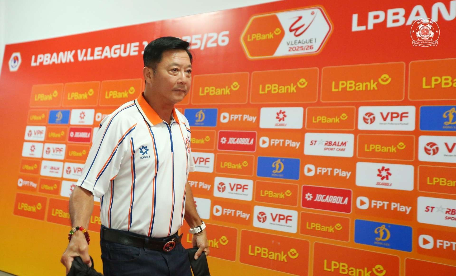 HLV Lê Huỳnh Đức chỉ trích Nam Định và bảo vệ Tiến Linh