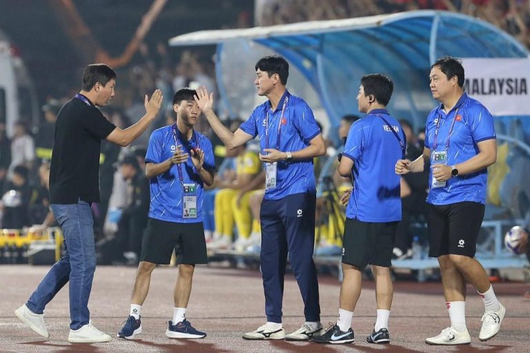 HLV Lee Jung Soo chính thức chia tay ĐT Việt Nam đầy tâm huyết