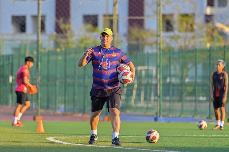 HLV Mavi Lopes chính thức gia nhập CLB CAHN cùng Quang Hải, Đình Bắc