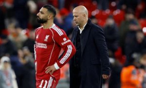 HLV Slot chỉ trích trọng tài sau thất bại của Liverpool tại Anfield