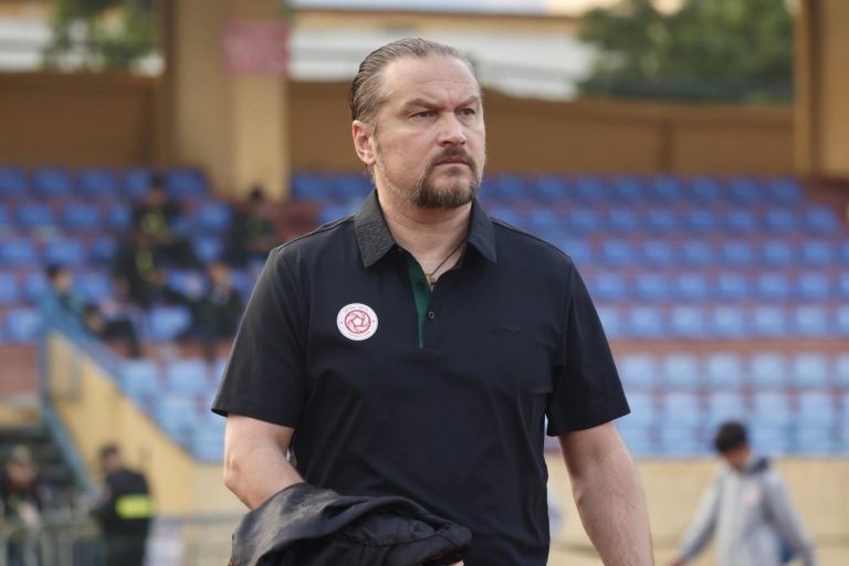 HLV Velizar Popov chỉ trích VAR và trọng tài sau trận hòa V.League