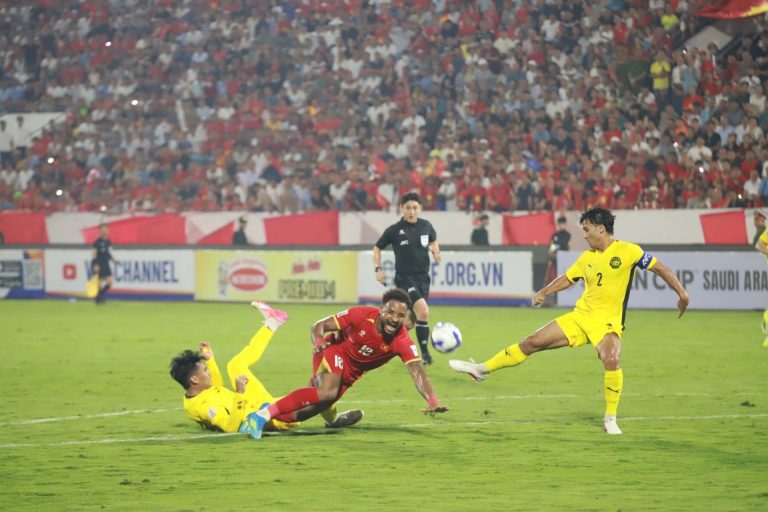 Malaysia cần nhập tịch để cạnh tranh với Việt Nam trong bóng đá