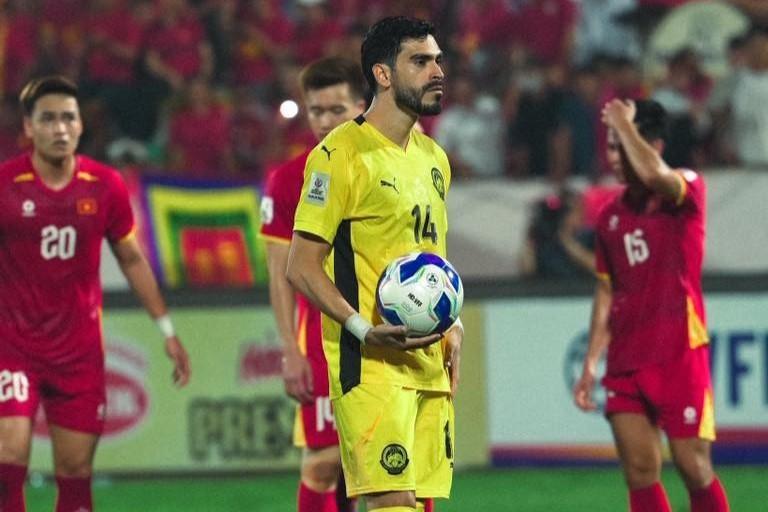 Ngoại binh V.League ghi bàn đầu tiên cho Malaysia nhưng vẫn chịu thất bại trước Việt Nam