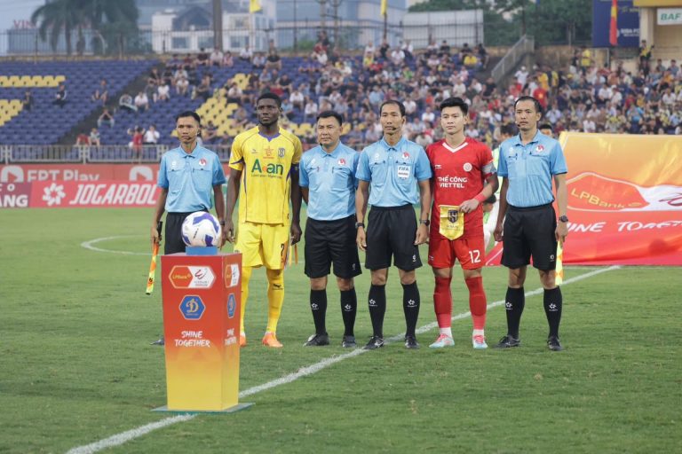 Thể Công Viettel đề nghị mời trọng tài ngoại cho V-League 2025/26