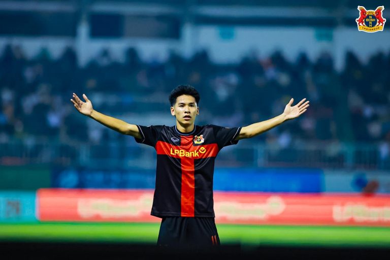 Văn Thuận tỏa sáng với bàn thắng ấn tượng giúp Ninh Bình FC chiến thắng